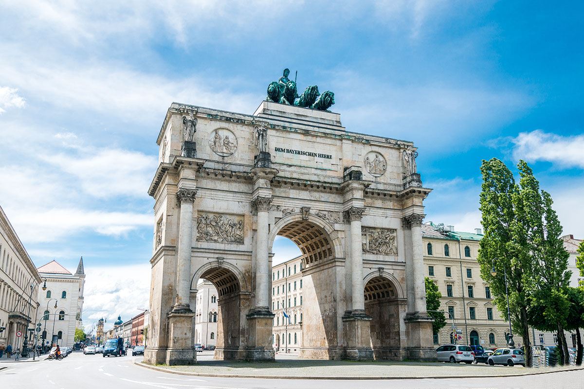 Palais Leopold in München - Siegestor